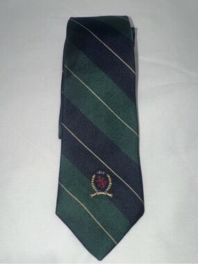 Beautiful Vintage Tommy Hilfiger
Embroidered Necktie Blue Green Gold
53"× 3"